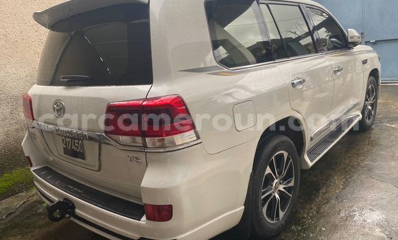 Sayi Sabo Toyota Land Cruiser White Mota in Douala a Ƙasar Kamaru Sayi Sabo Toyota Land Cruiser White Mota in Douala a Ƙasar Kamaru