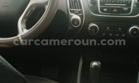 Sayi Imported Hyundai Tucson Azurfa Mota in Douala a Ƙasar Kamaru Sayi Imported Hyundai Tucson Azurfa Mota in Douala a Ƙasar Kamaru