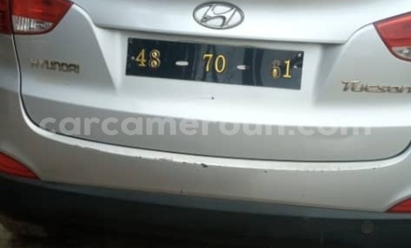 Sayi Imported Hyundai Tucson Azurfa Mota in Douala a Ƙasar Kamaru Sayi Imported Hyundai Tucson Azurfa Mota in Douala a Ƙasar Kamaru