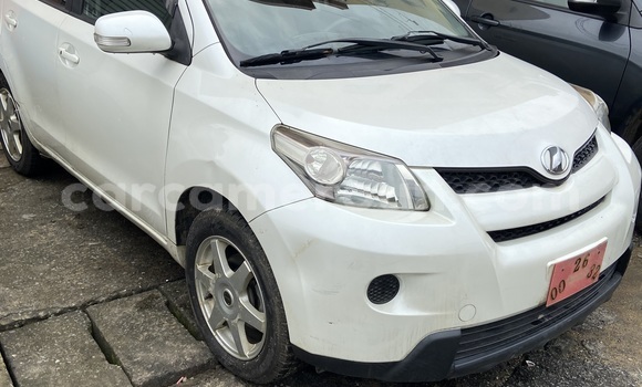 Acheter Import Voiture Toyota Vitz Blanc à Douala, Littoral Cameroon