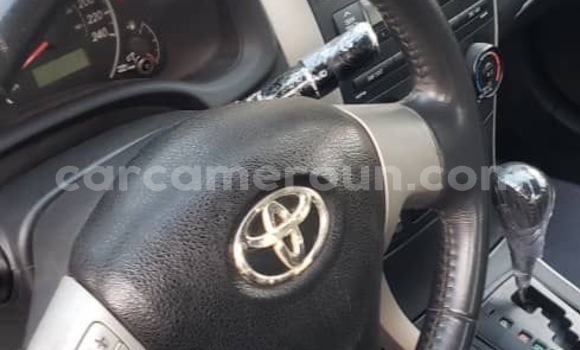 Sayi Imported Toyota Corolla Azurfa Mota in Douala a Ƙasar Kamaru Sayi Imported Toyota Corolla Azurfa Mota in Douala a Ƙasar Kamaru