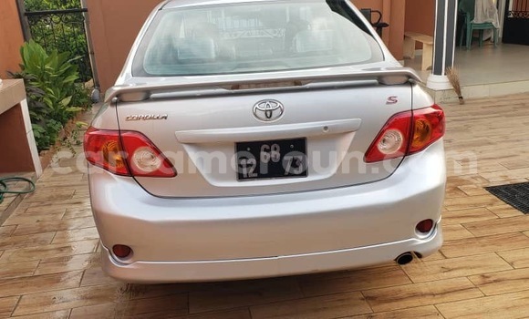 Sayi Imported Toyota Corolla Azurfa Mota in Douala a Ƙasar Kamaru Sayi Imported Toyota Corolla Azurfa Mota in Douala a Ƙasar Kamaru