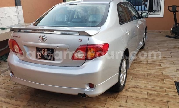 Sayi Imported Toyota Corolla Azurfa Mota in Douala a Ƙasar Kamaru Sayi Imported Toyota Corolla Azurfa Mota in Douala a Ƙasar Kamaru