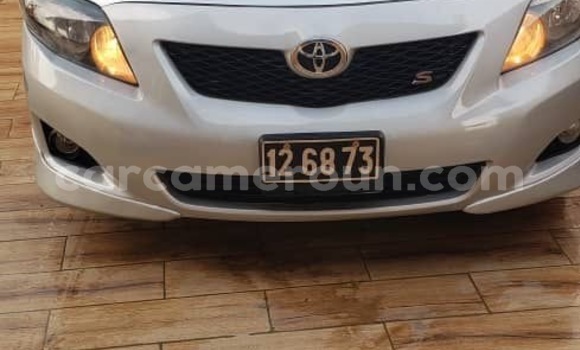 Sayi Imported Toyota Corolla Azurfa Mota in Douala a Ƙasar Kamaru Sayi Imported Toyota Corolla Azurfa Mota in Douala a Ƙasar Kamaru
