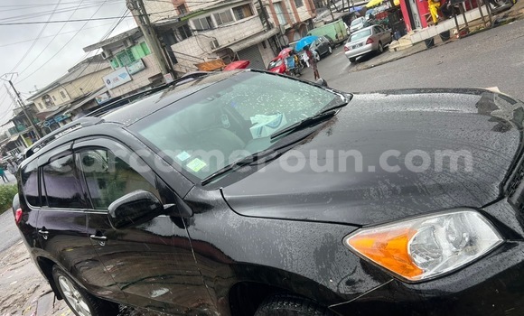 Sayi Imported Toyota RAV4 Black Mota in Douala a Ƙasar Kamaru Sayi Imported Toyota RAV4 Black Mota in Douala a Ƙasar Kamaru