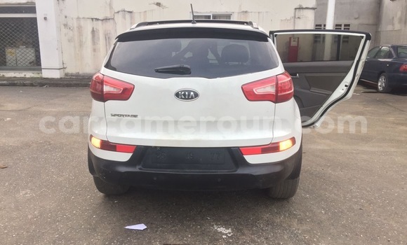 Sayi Imported Kia Sportage White Mota in Douala a Ƙasar Kamaru Sayi Imported Kia Sportage White Mota in Douala a Ƙasar Kamaru