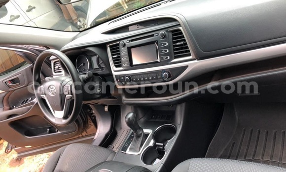 Sayi Na hannu Toyota Highlander Brown Mota in Douala a Ƙasar Kamaru Sayi Na hannu Toyota Highlander Brown Mota in Douala a Ƙasar Kamaru