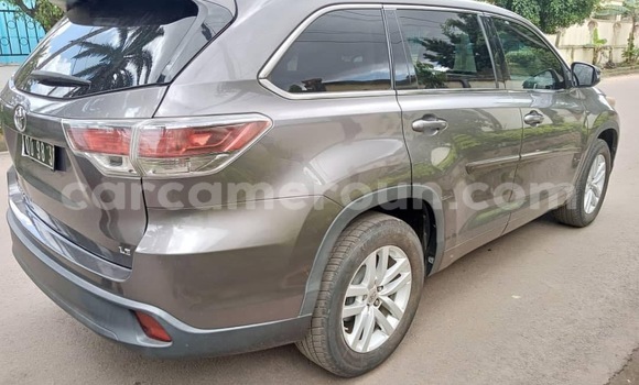 Sayi Na hannu Toyota Highlander Brown Mota in Douala a Ƙasar Kamaru Sayi Na hannu Toyota Highlander Brown Mota in Douala a Ƙasar Kamaru