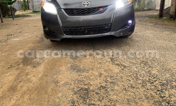 Sayi Na hannu Toyota Matrix Azurfa Mota in Douala a Ƙasar Kamaru Sayi Na hannu Toyota Matrix Azurfa Mota in Douala a Ƙasar Kamaru
