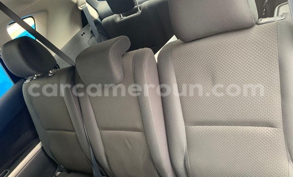 Sayi Na hannu Toyota Corolla Verso Azurfa Mota in Douala a Ƙasar Kamaru Sayi Na hannu Toyota Corolla Verso Azurfa Mota in Douala a Ƙasar Kamaru