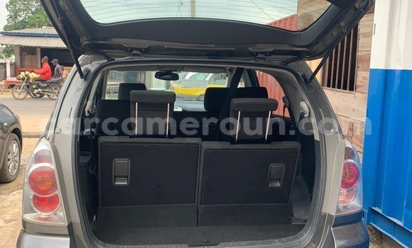 Sayi Na hannu Toyota Corolla Verso Azurfa Mota in Douala a Ƙasar Kamaru Sayi Na hannu Toyota Corolla Verso Azurfa Mota in Douala a Ƙasar Kamaru