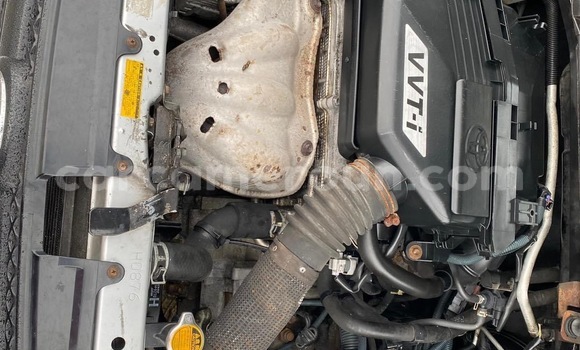 Sayi Na hannu Toyota RAV4 Azurfa Mota in Douala a Ƙasar Kamaru Sayi Na hannu Toyota RAV4 Azurfa Mota in Douala a Ƙasar Kamaru