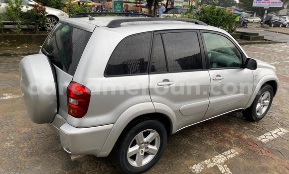 Sayi Na hannu Toyota RAV4 Azurfa Mota in Douala a Ƙasar Kamaru Sayi Na hannu Toyota RAV4 Azurfa Mota in Douala a Ƙasar Kamaru