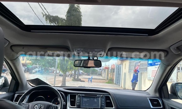 Acheter Neuf Voiture Toyota Highlander Blanc à Douala, Littoral Cameroon Acheter Neuf Voiture Toyota Highlander Blanc à Douala, Littoral Cameroon