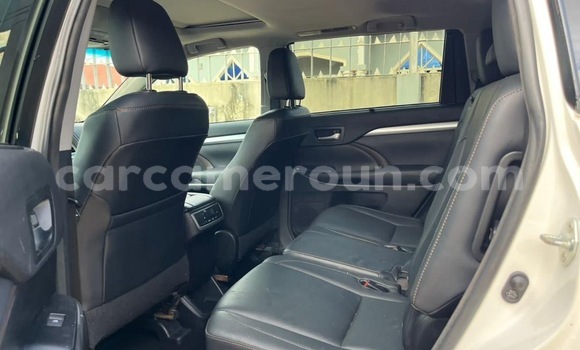 Acheter Neuf Voiture Toyota Highlander Blanc à Douala, Littoral Cameroon Acheter Neuf Voiture Toyota Highlander Blanc à Douala, Littoral Cameroon
