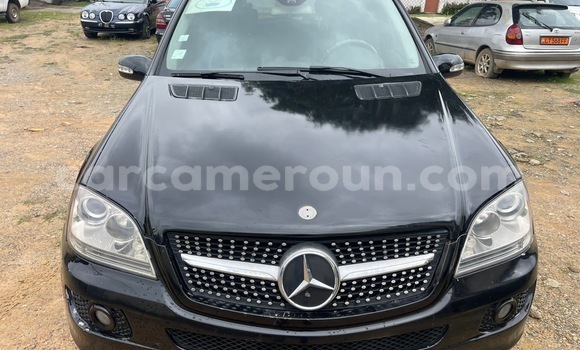 Sayi Na hannu Mercedes‒Benz ML–Class Black Mota in Douala a Ƙasar Kamaru Sayi Na hannu Mercedes‒Benz ML–Class Black Mota in Douala a Ƙasar Kamaru