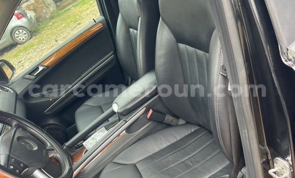 Sayi Na hannu Mercedes‒Benz ML–Class Black Mota in Douala a Ƙasar Kamaru Sayi Na hannu Mercedes‒Benz ML–Class Black Mota in Douala a Ƙasar Kamaru