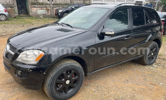 Sayi Na hannu Mercedes‒Benz ML–Class Black Mota in Douala a Ƙasar Kamaru Sayi Na hannu Mercedes‒Benz ML–Class Black Mota in Douala a Ƙasar Kamaru