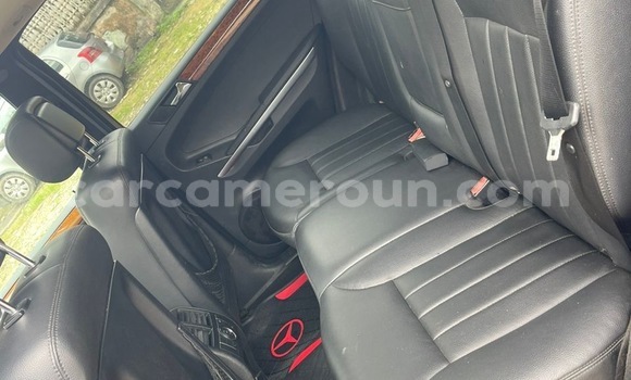 Sayi Na hannu Mercedes‒Benz ML–Class Black Mota in Douala a Ƙasar Kamaru Sayi Na hannu Mercedes‒Benz ML–Class Black Mota in Douala a Ƙasar Kamaru