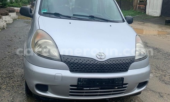 Sayi Imported Toyota Yaris Verso Azurfa Mota in Douala a Ƙasar Kamaru Sayi Imported Toyota Yaris Verso Azurfa Mota in Douala a Ƙasar Kamaru