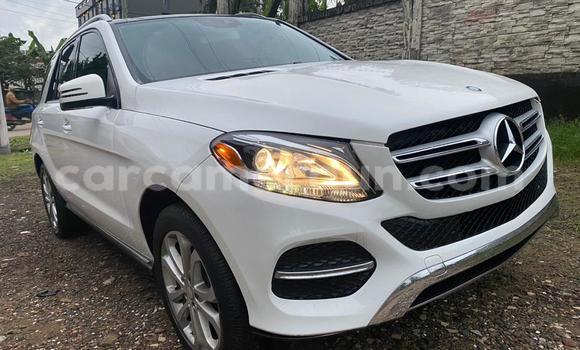 Sayi Imported Mercedes‒Benz GLE White Mota in Douala a Ƙasar Kamaru Sayi Imported Mercedes‒Benz GLE White Mota in Douala a Ƙasar Kamaru
