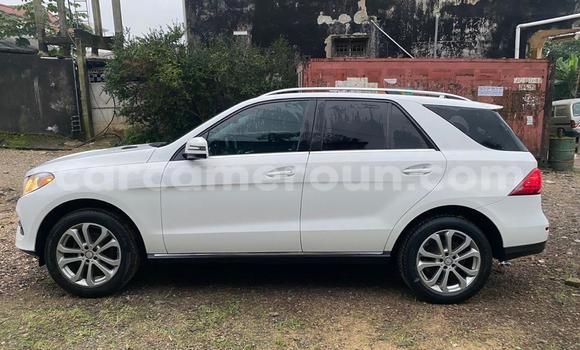 Sayi Imported Mercedes‒Benz GLE White Mota in Douala a Ƙasar Kamaru Sayi Imported Mercedes‒Benz GLE White Mota in Douala a Ƙasar Kamaru