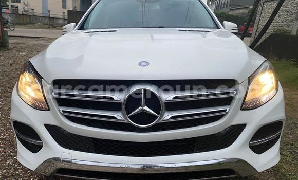 Sayi Imported Mercedes‒Benz GLE White Mota in Douala a Ƙasar Kamaru Sayi Imported Mercedes‒Benz GLE White Mota in Douala a Ƙasar Kamaru