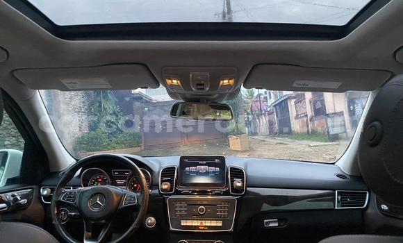 Sayi Imported Mercedes‒Benz GLE White Mota in Douala a Ƙasar Kamaru Sayi Imported Mercedes‒Benz GLE White Mota in Douala a Ƙasar Kamaru