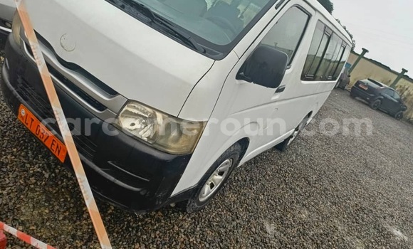 Sayi Na hannu Toyota Hiace White Mota in Douala a Ƙasar Kamaru Sayi Na hannu Toyota Hiace White Mota in Douala a Ƙasar Kamaru