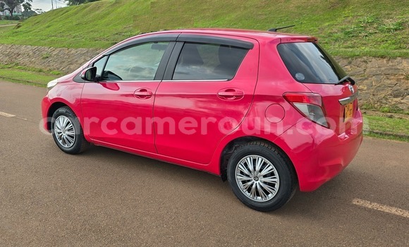 Acheter Occasion Voiture Toyota Yaris Rouge à Yaoundé, Central Cameroon Acheter Occasion Voiture Toyota Yaris Rouge à Yaoundé, Central Cameroon