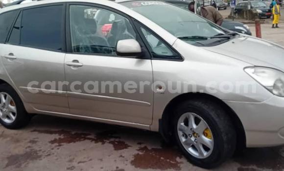 Sayi Na hannu Toyota Corolla Verso Azurfa Mota in Douala a Ƙasar Kamaru Sayi Na hannu Toyota Corolla Verso Azurfa Mota in Douala a Ƙasar Kamaru