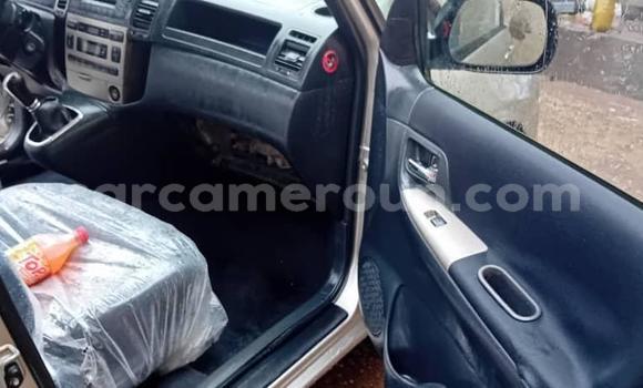 Sayi Na hannu Toyota Corolla Verso Azurfa Mota in Douala a Ƙasar Kamaru Sayi Na hannu Toyota Corolla Verso Azurfa Mota in Douala a Ƙasar Kamaru