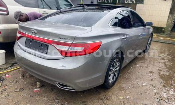 Sayi Na hannu Hyundai Grandeur Azurfa Mota in Yaounde a Babban Kamaru Sayi Na hannu Hyundai Grandeur Azurfa Mota in Yaounde a Babban Kamaru