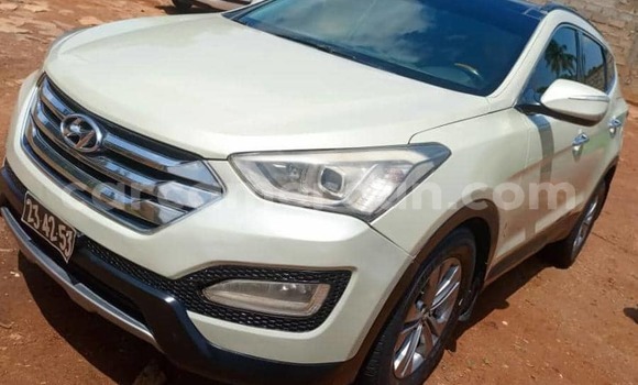 Sayi Na hannu Hyundai Santa Fe White Mota in Douala a Ƙasar Kamaru Sayi Na hannu Hyundai Santa Fe White Mota in Douala a Ƙasar Kamaru