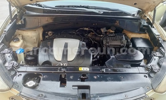 Sayi Na hannu Hyundai Santa Fe White Mota in Douala a Ƙasar Kamaru Sayi Na hannu Hyundai Santa Fe White Mota in Douala a Ƙasar Kamaru