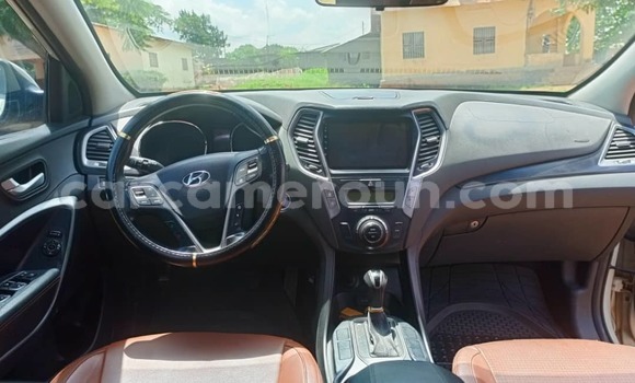 Sayi Na hannu Hyundai Santa Fe White Mota in Douala a Ƙasar Kamaru Sayi Na hannu Hyundai Santa Fe White Mota in Douala a Ƙasar Kamaru