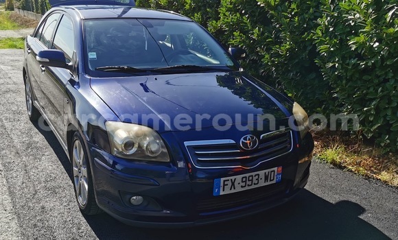 Sayi Imported Toyota Avensis Blue Mota in Douala a Ƙasar Kamaru