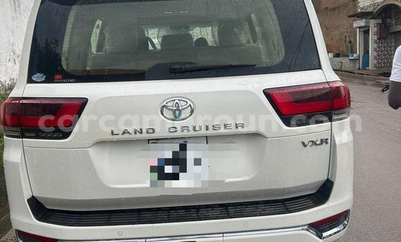 Sayi Sabo Toyota Land Cruiser White Mota in Douala a Ƙasar Kamaru Sayi Sabo Toyota Land Cruiser White Mota in Douala a Ƙasar Kamaru