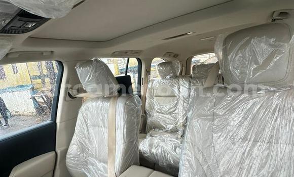 Sayi Sabo Toyota Land Cruiser White Mota in Douala a Ƙasar Kamaru Sayi Sabo Toyota Land Cruiser White Mota in Douala a Ƙasar Kamaru