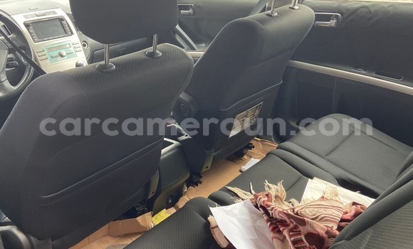 Sayi Imported Toyota Corolla Azurfa Mota in Douala a Ƙasar Kamaru Sayi Imported Toyota Corolla Azurfa Mota in Douala a Ƙasar Kamaru