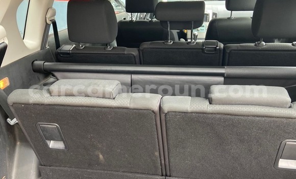 Sayi Imported Toyota Corolla Azurfa Mota in Douala a Ƙasar Kamaru Sayi Imported Toyota Corolla Azurfa Mota in Douala a Ƙasar Kamaru