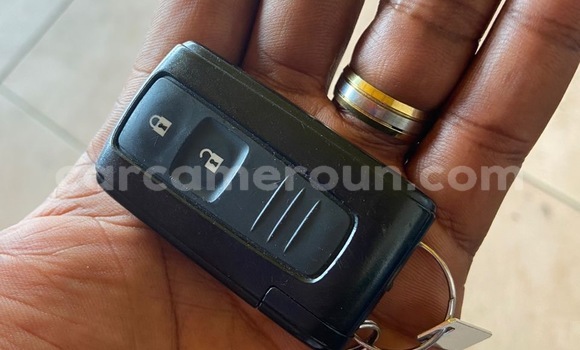 Sayi Imported Toyota Corolla Azurfa Mota in Douala a Ƙasar Kamaru Sayi Imported Toyota Corolla Azurfa Mota in Douala a Ƙasar Kamaru