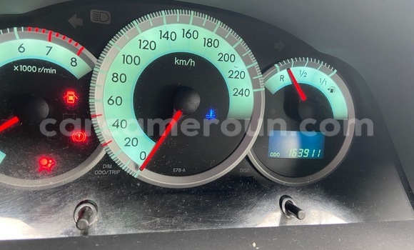 Sayi Imported Toyota Corolla Azurfa Mota in Douala a Ƙasar Kamaru Sayi Imported Toyota Corolla Azurfa Mota in Douala a Ƙasar Kamaru