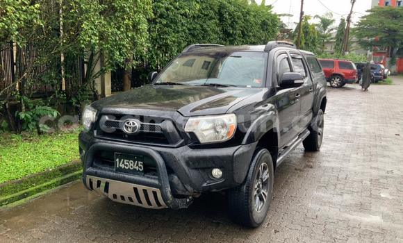 Sayi Na hannu Toyota Tacoma Black Mota in Douala a Ƙasar Kamaru