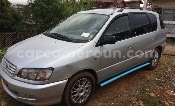 Sayi Na hannu Toyota Picnic Azurfa Mota in Douala a Ƙasar Kamaru