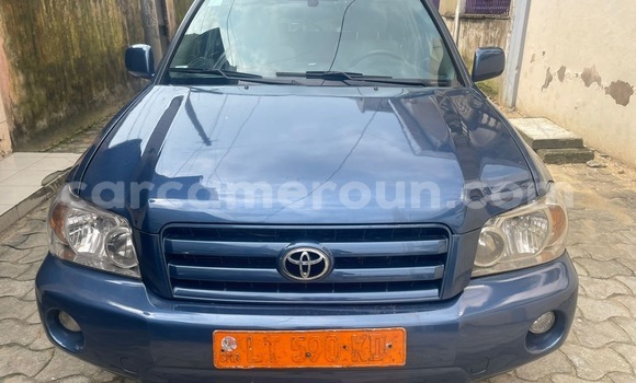 Sayi Na hannu Toyota Highlander Blue Mota in Douala a Ƙasar Kamaru