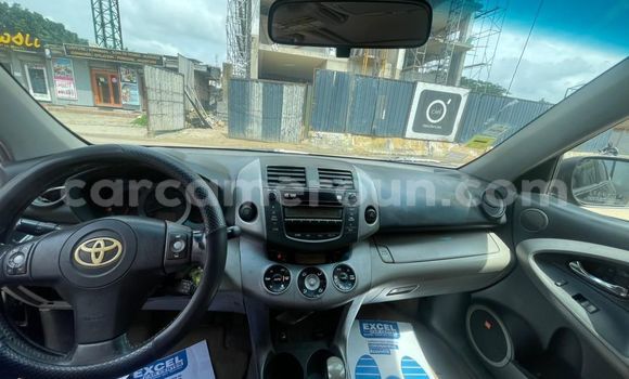 Sayi Na hannu Toyota RAV4 Black Mota in Douala a Ƙasar Kamaru Sayi Na hannu Toyota RAV4 Black Mota in Douala a Ƙasar Kamaru