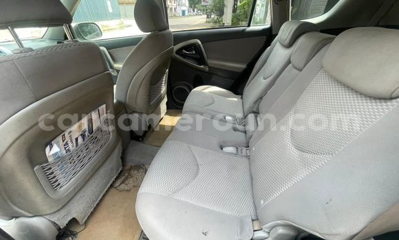 Sayi Na hannu Toyota RAV4 Black Mota in Douala a Ƙasar Kamaru Sayi Na hannu Toyota RAV4 Black Mota in Douala a Ƙasar Kamaru