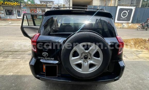 Sayi Na hannu Toyota RAV4 Black Mota in Douala a Ƙasar Kamaru Sayi Na hannu Toyota RAV4 Black Mota in Douala a Ƙasar Kamaru