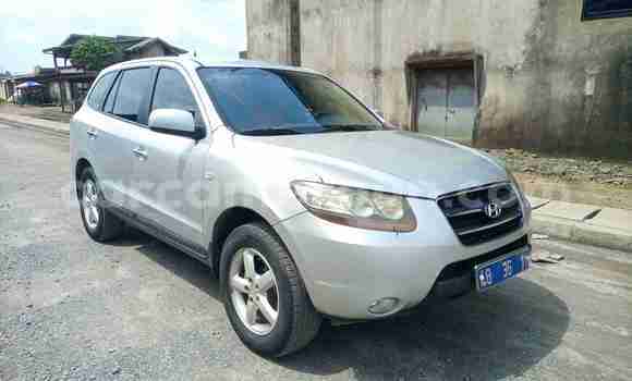 Sayi Na hannu Hyundai Santa Fe Azurfa Mota in Douala a Ƙasar Kamaru Sayi Na hannu Hyundai Santa Fe Azurfa Mota in Douala a Ƙasar Kamaru